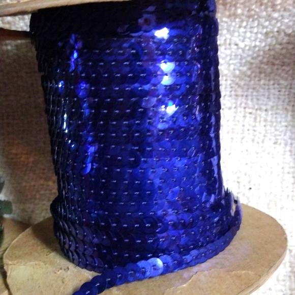 SEW ON SEQUIN BANDS FOR GOWNS, HATS COSTUMES CROCHET - Picture 3 of 5